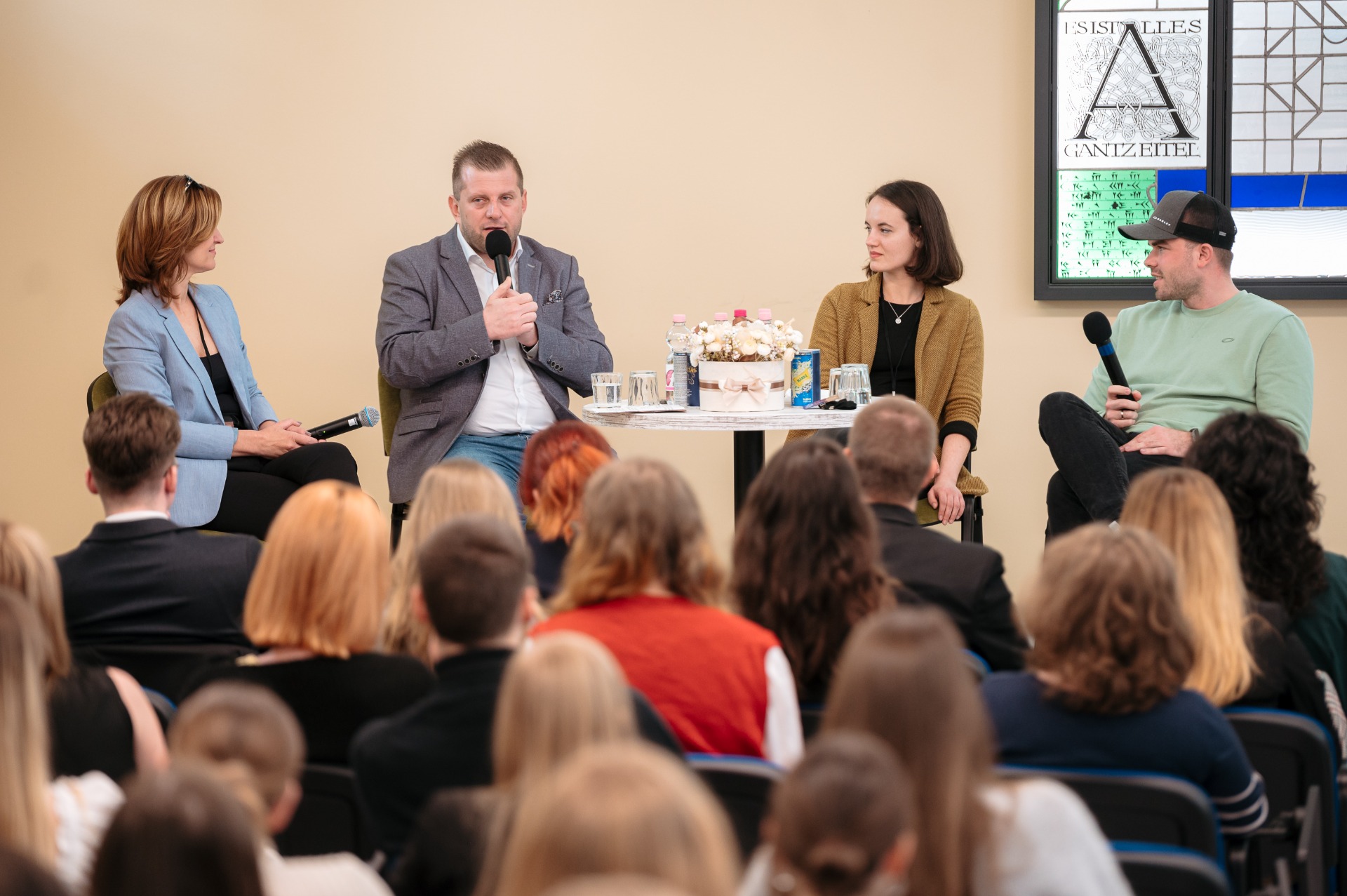 Jobbról balra: Szécsényi Barnabás, Vígh Nóra és Mára Krisztián.